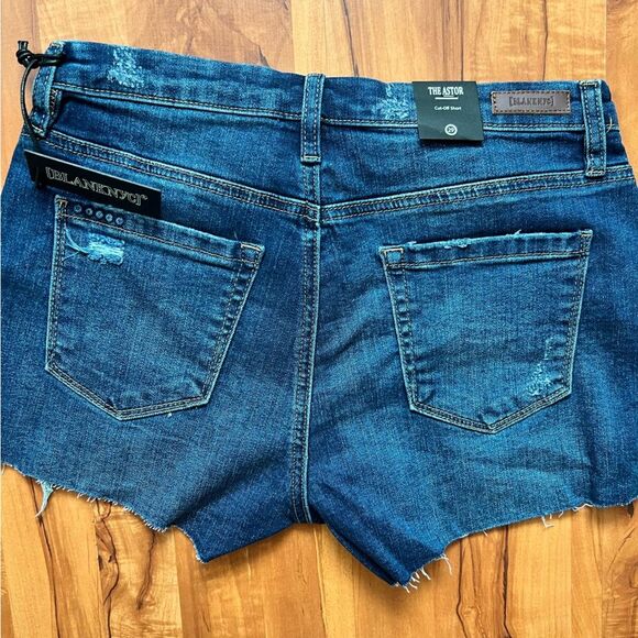 BLANK NYC “the Astor” Jean short 🔥 cut-off 🔥 raw hem 🔥 distressed 🔥 size 29 - Picture 2 of 7